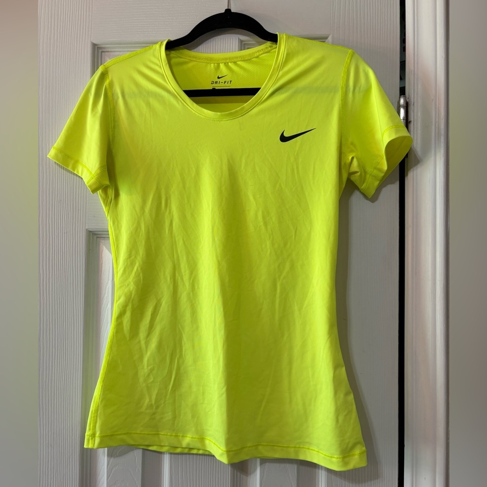 NIKE Yellow Neon Fitted Dri Fit Short Sleeve Sz L